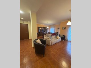 Quadrilocale in Vendita a Carrara, zona Avenza, 189'000€, 115 m², arredato