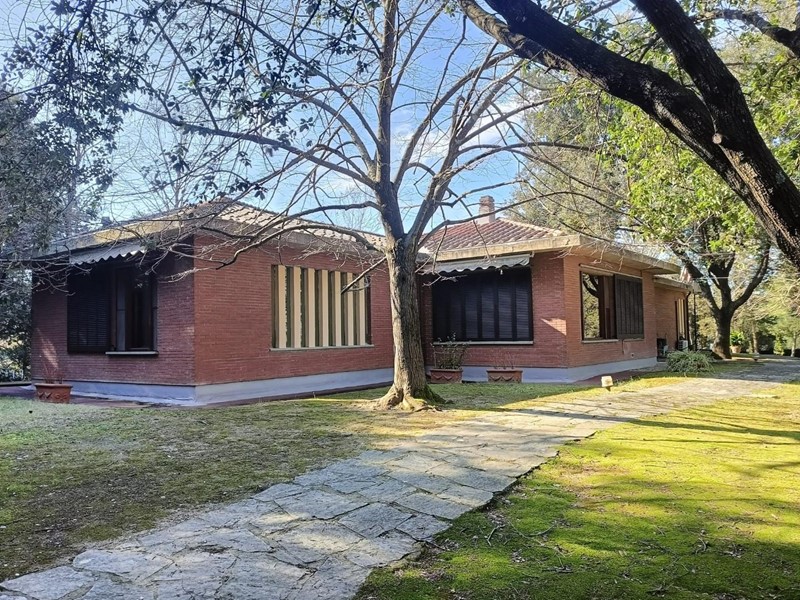 Villa in Vendita a Collesalvetti, 1'300'000&euro;, 450 m², con Box