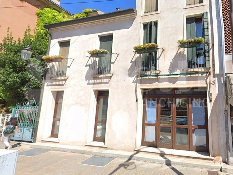 Negozio in Vendita a Padova, 290'000€, 158 m²