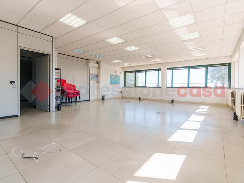 Villa bifamiliare in Vendita a Scalenghe, 800'000€, 600 m²