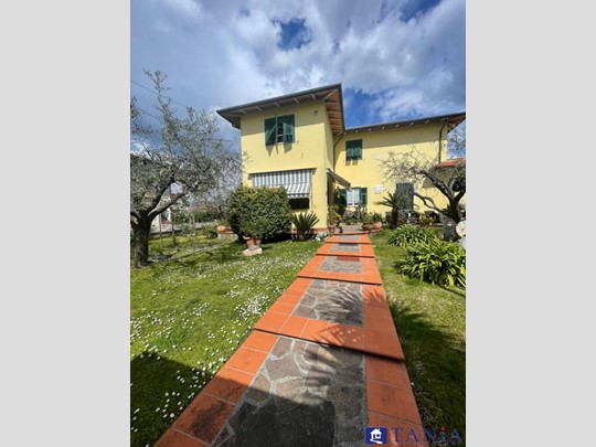 Casa Semi Indipendente in Vendita a Luni, 308'000€, 120 m²
