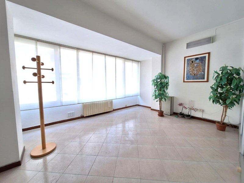 Ufficio in Vendita a Cascina, 69'000€, 51 m²