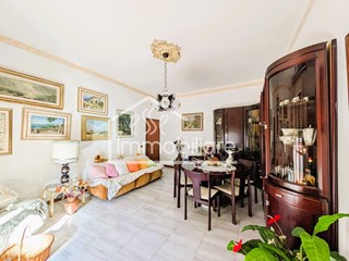 Appartamento in Vendita a Vinci, zona Sovigliana, 249'000€, 140 m², con Box