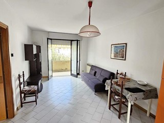 Quadrilocale in Vendita a Massa, zona Ronchi, 260'000€, 70 m², arredato