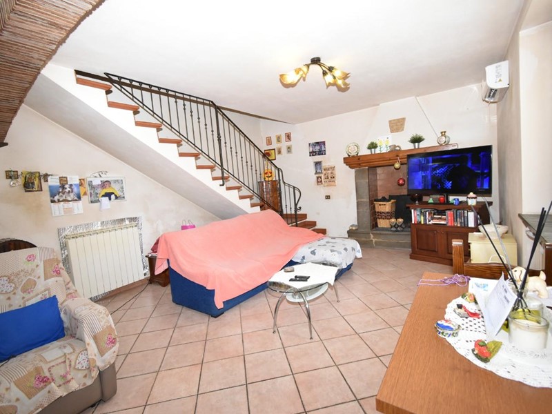 Casale in Vendita a San Giuliano Terme, zona Pappiana, 460'000€, 290 m², con Box