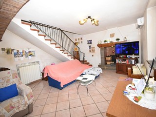 Casale in Vendita a San Giuliano Terme, zona Pappiana, 460'000€, 290 m², con Box