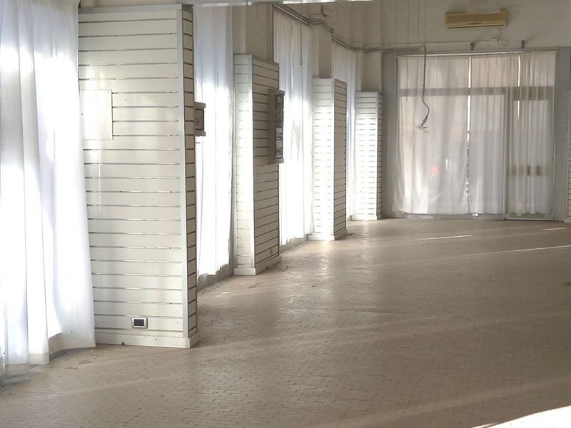 Immobile commerciale in Affitto a Carrara, zona Marina di Carrara, 2'500€, 200 m²