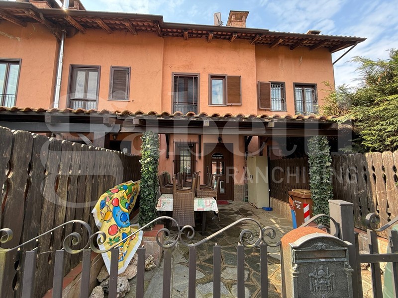 Villetta a schiera in Vendita a Pocapaglia, 165'000€, 90 m²