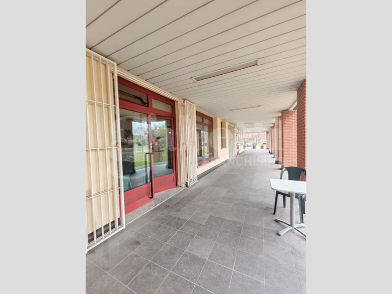 Negozio in Vendita a Bologna, 250'000€, 98 m²