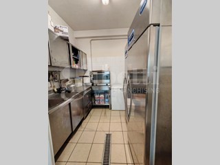 Negozio in Vendita a Bologna, 250'000€, 98 m²