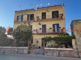 Trilocale in Vendita a Napoli, 165'000€, 97 m²