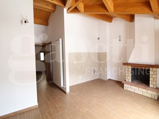 Quadrilocale in Vendita a Rocca Pia, 135'000€, 58 m²