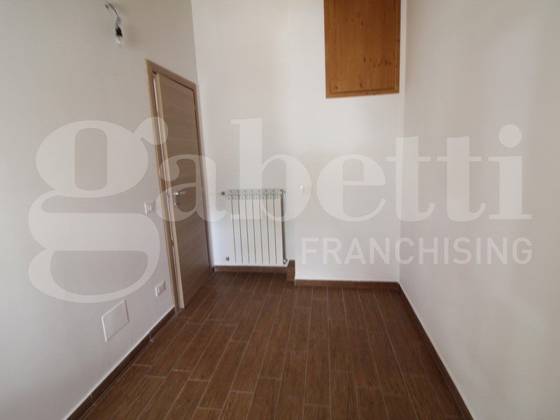 Quadrilocale in Vendita a Rocca Pia, 140'000€, 62 m²