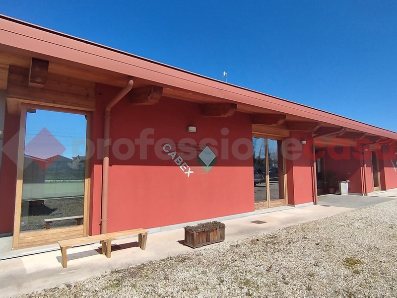 Capannone in Vendita a Piscina, 800'000€, 2200 m²