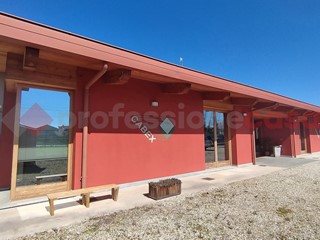 Capannone in Vendita a Piscina, 800'000€, 2200 m²