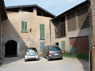 Rustico in Vendita a Verano Brianza, zona Via dei Mulini, 40'000€, 50 m²