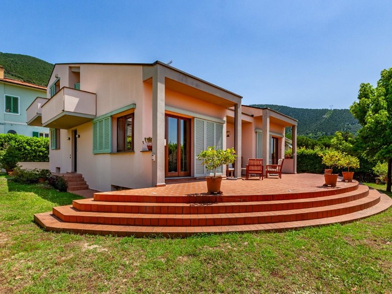 Villa in Vendita a San Giuliano Terme, zona Asciano, 570'000€, 280 m², con Box