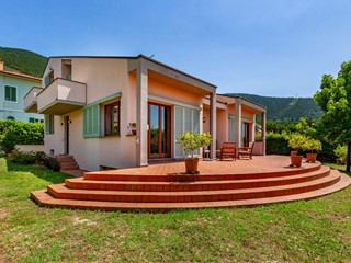 Villa in Vendita a San Giuliano Terme, zona Asciano, 570'000€, 280 m², con Box