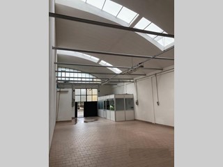 Laboratorio in Affitto a Prato, 1'500€, 132 m²