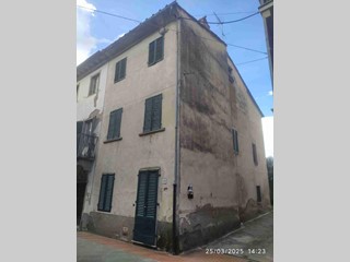 Casa Indipendente in Vendita a Chiesina Uzzanese, 70'000€, 120 m²