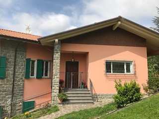 Casa Indipendente in Vendita a Fivizzano, 290'000€, 230 m², arredato
