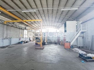 Capannone in Affitto a Porcari, 2'000€, 380 m²