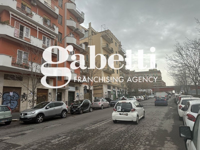 Negozio in Affitto a Roma, 850€, 46 m²