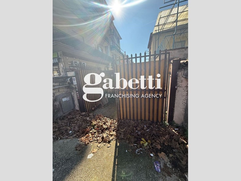 Capannone in Affitto a Roma, 3'000€, 1800 m²