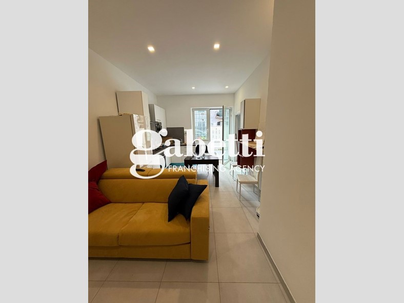 Bilocale in Vendita a Roma, 168'000€, 62 m²