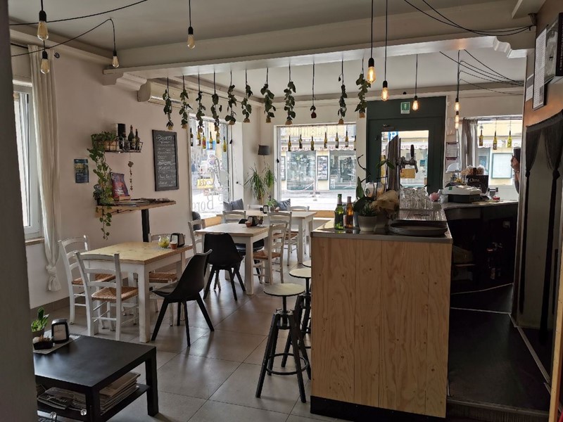 Attività commerciale in Affitto a Marostica, 1'300€, 100 m²