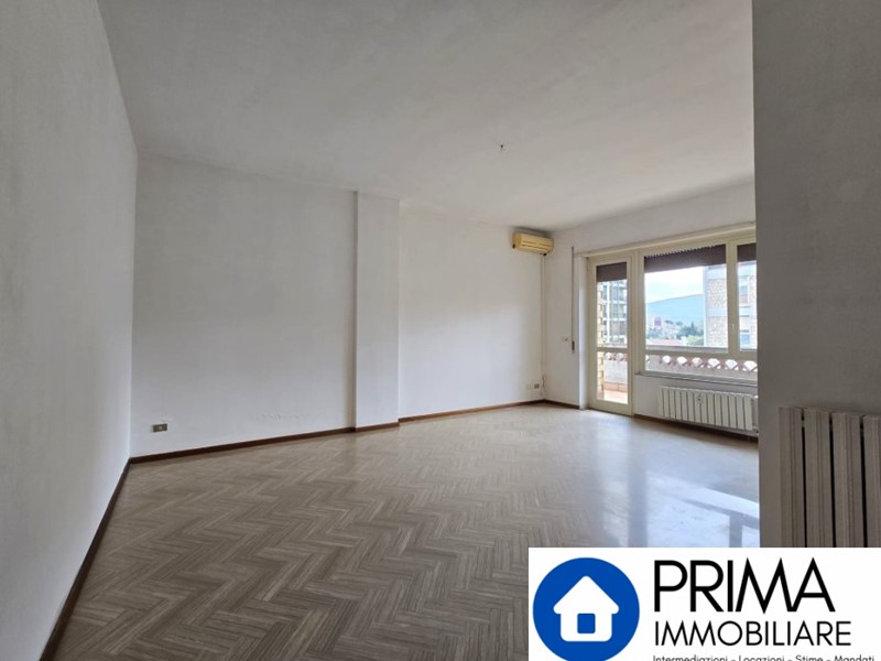 Quadrilocale in Vendita a Terni, 125'000€, 140 m²