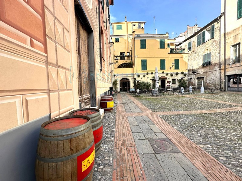 Bilocale in Vendita a Albenga, zona Centro Storico, 160'000€, 75 m²
