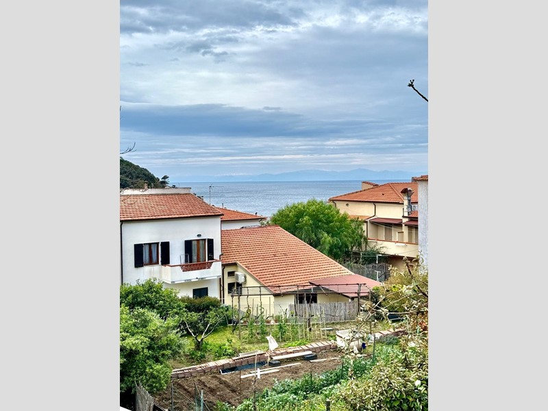 Trilocale in Vendita a Marciana, zona Pomonte, 305'000&euro;, 86 m², arredato