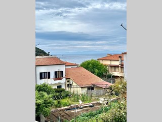 Trilocale in Vendita a Marciana, zona Pomonte, 305'000&euro;, 86 m², arredato