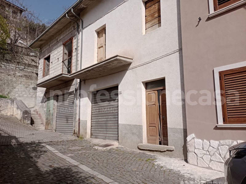 Casale in Vendita a Ateleta, 51'000&euro;, 141 m²