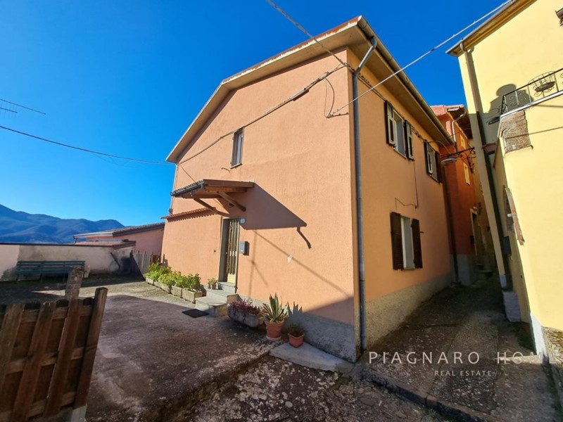 Casale in Vendita a Fivizzano, 73'000€, 110 m²