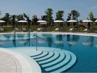 Attività commerciale in Vendita a Roccaraso, 10'500'000&euro;, 10000 m²