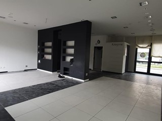 Immobile commerciale in Affitto a Capannori, zona Lunata, 1'300€, 100 m²