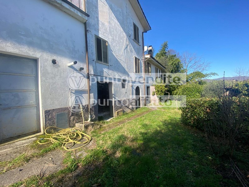 Casa di corte in Vendita a Lucca, zona Mastiano, 540'000€, 650 m²