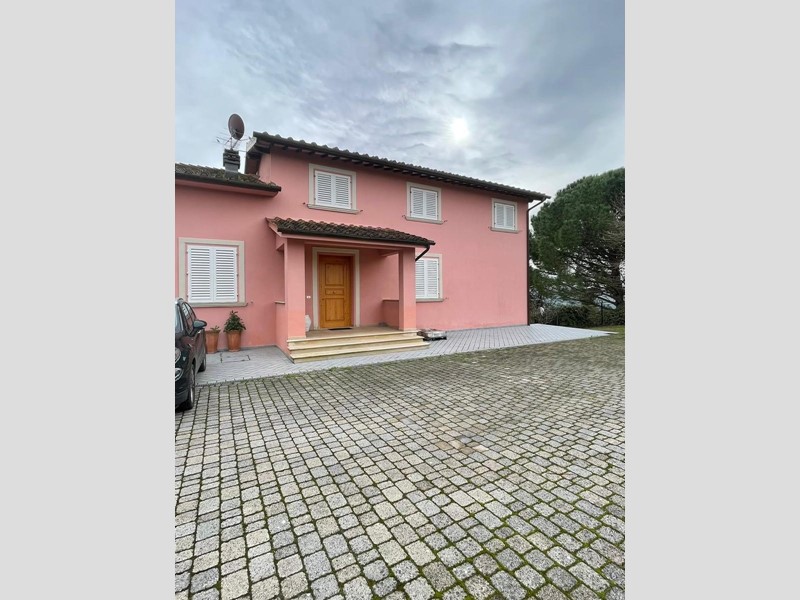 Villa in Vendita a San Miniato, 650'000€, 230 m²