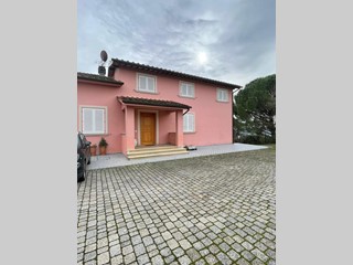Villa in Vendita a San Miniato, 650'000€, 230 m²