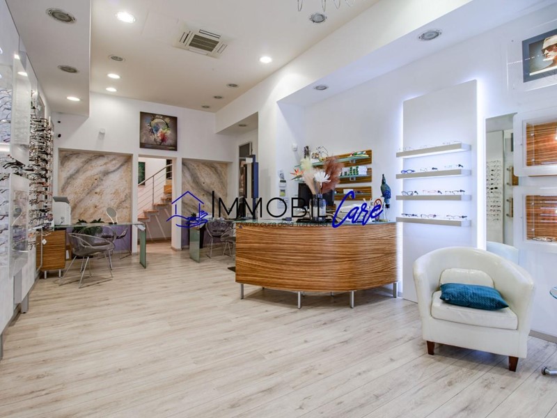 Immobile commerciale in Affitto a Livorno, 2'200€, 70 m²