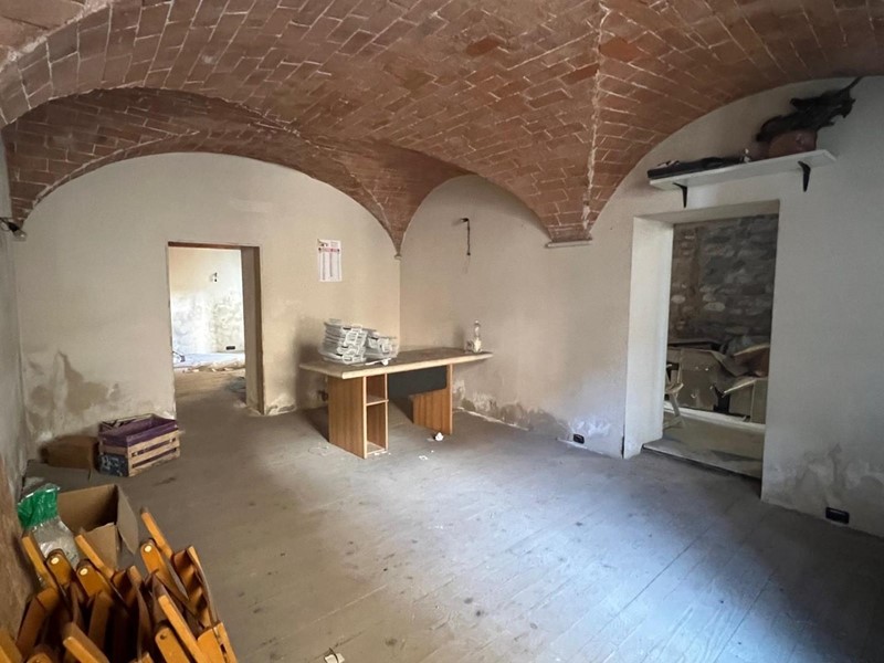 Magazzino in Vendita a Carrara, zona Avenza, 60'000€, 55 m²
