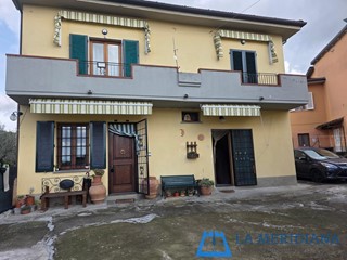 Casa Indipendente in Vendita a Lamporecchio, 90'000€, 145 m², con Box