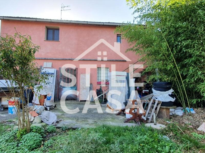 Magazzino in Vendita a Fucecchio, zona Galleno, 120'000€, 125 m²