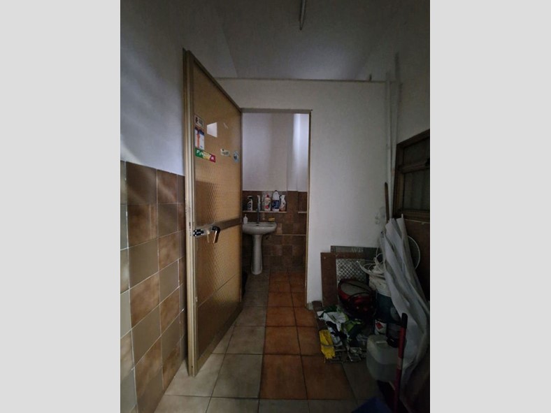 Negozio in Vendita a Brindisi, 70'000€, 74 m²