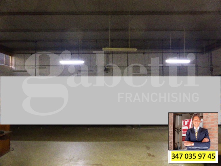 Capannone in Vendita a Silea, 350'000€, 800 m²