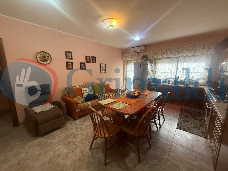 Trilocale in Vendita a Messina, 135'000€, 104 m², arredato