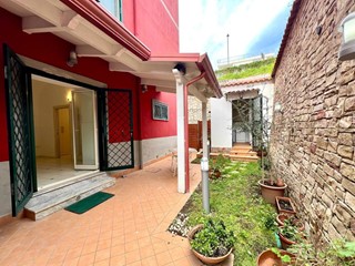 Bilocale in Vendita a Pozzuoli, 210'000€, 60 m², arredato