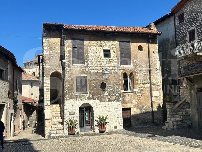 Casa Indipendente in Vendita a Sermoneta, 315'000€, 120 m²